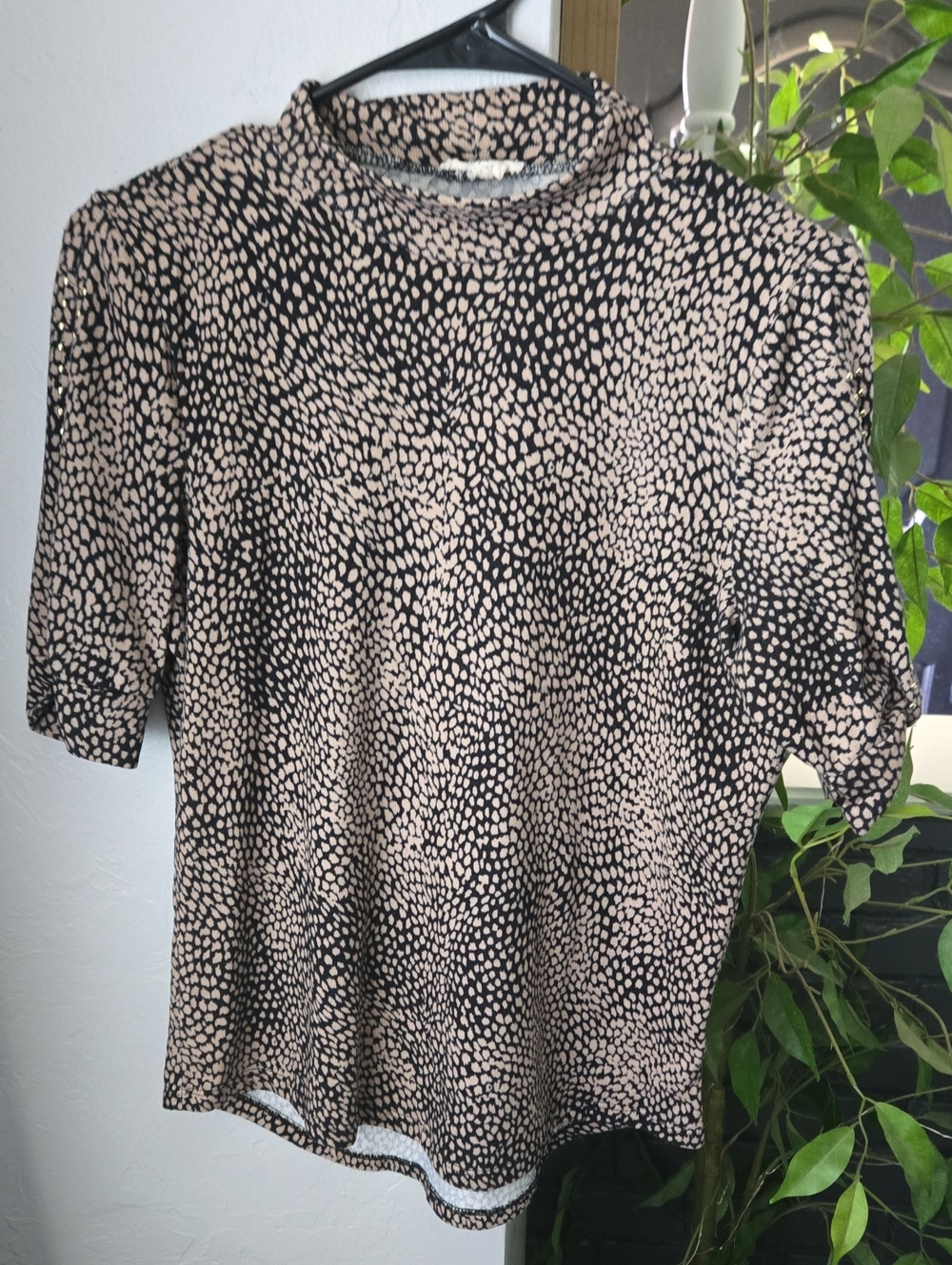 Women's Short Sleeve Animal Print Tee in Beige and Black